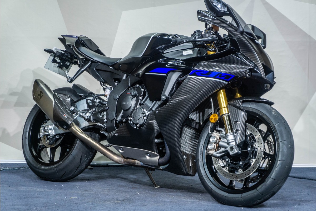 YAMAHA R1 M