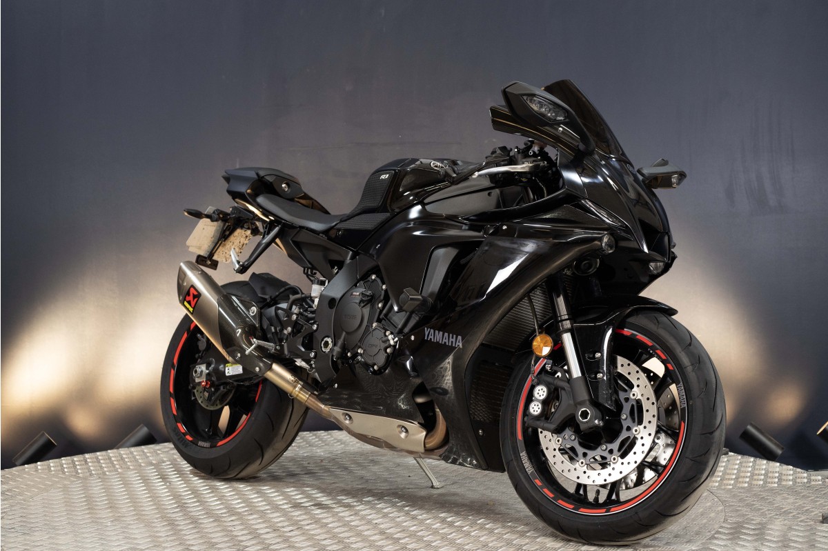 YAMAHA YZF R1
