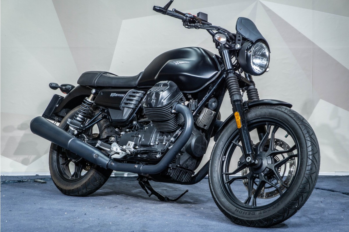 MOTO GUZZI v7 stone