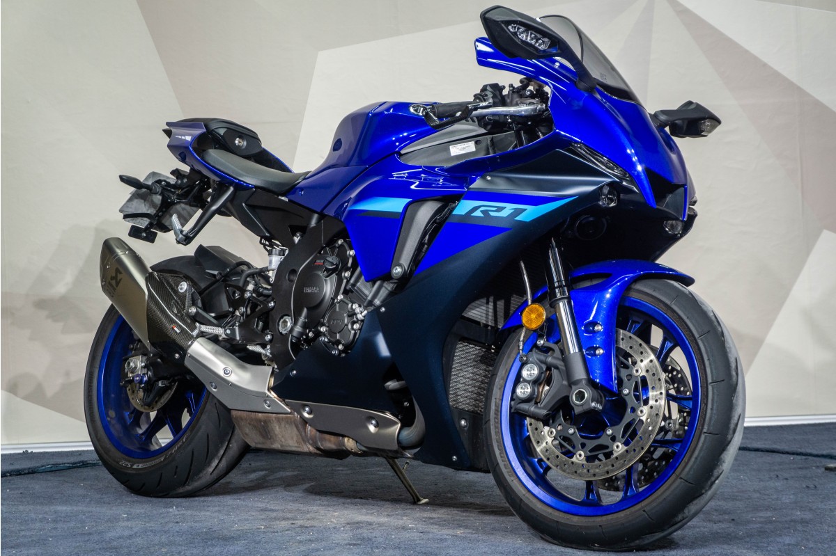 YAMAHA R1