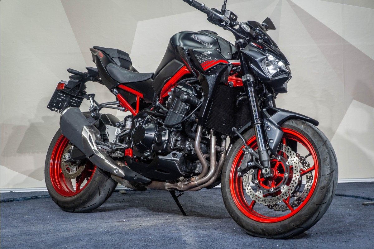 KAWASAKI Z900