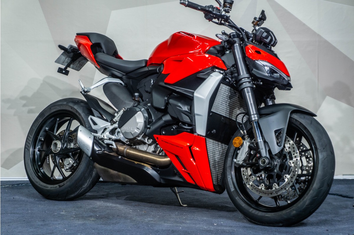 DUCATI Streetfighter V2