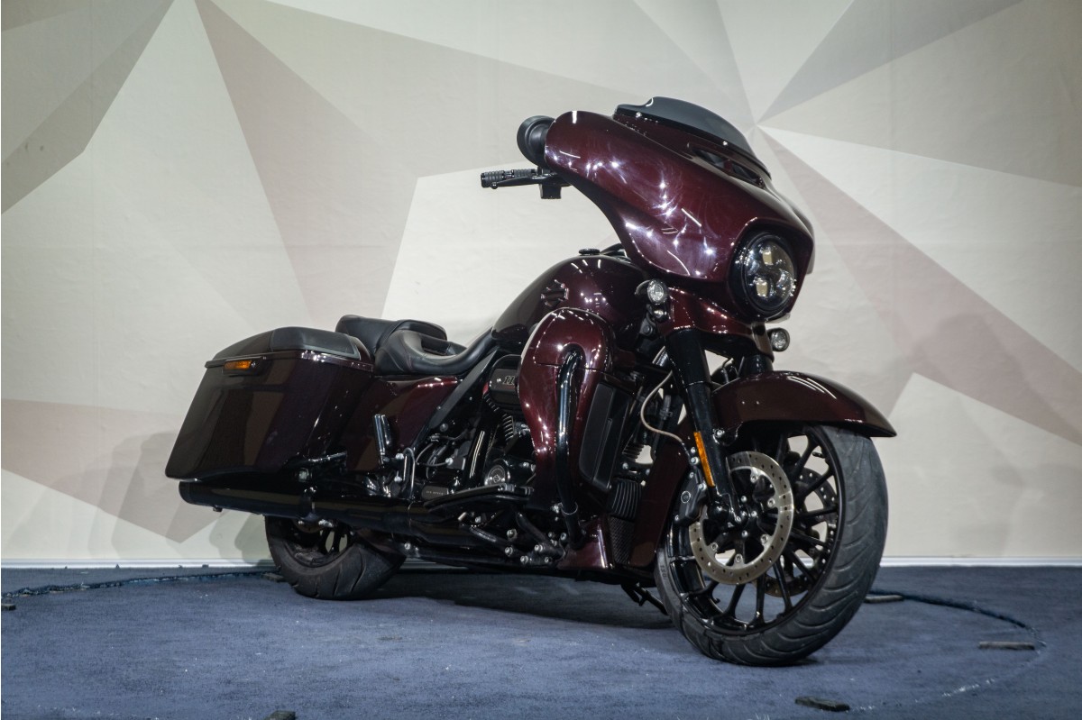 HARLEY DAVIDSON CVO Street Glide