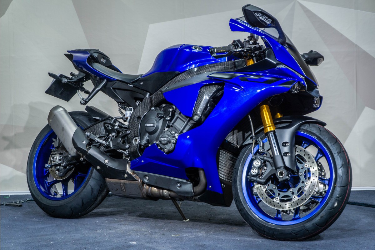 YAMAHA YZF R1