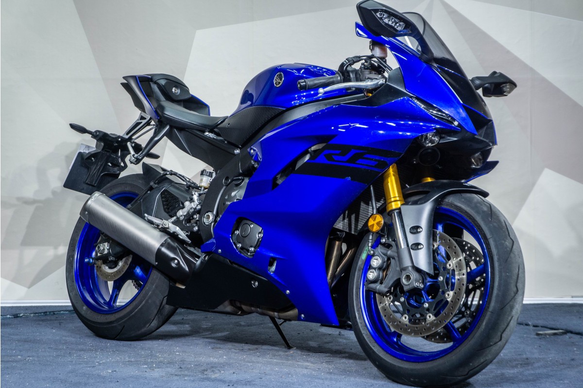 YAMAHA R6