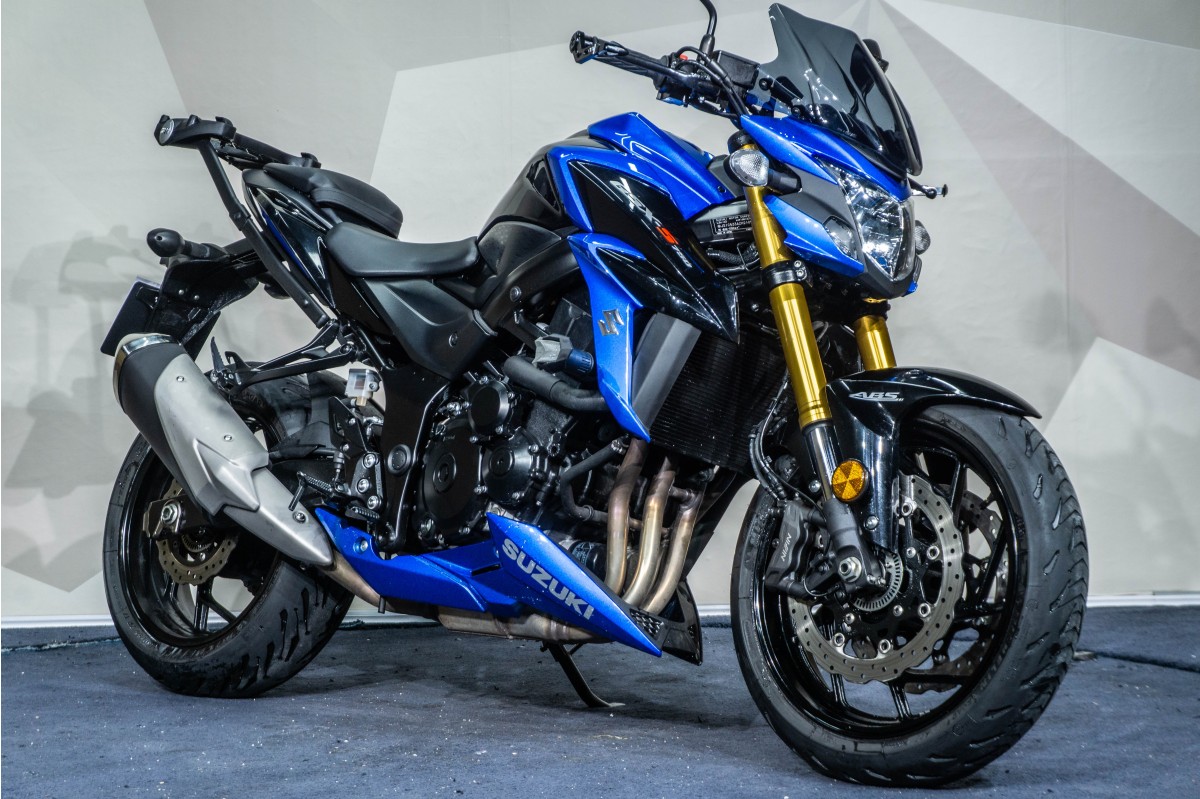 SUZUKI GSX-S750