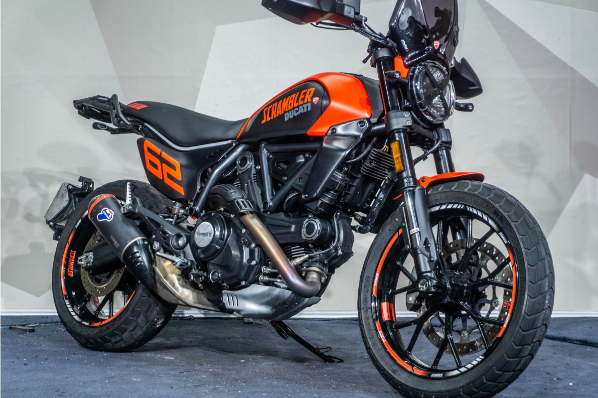 DUCATI SCRAMBLER FULL THROTTLE