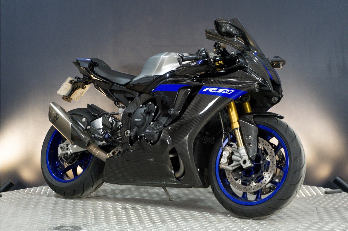 YAMAHA R1M