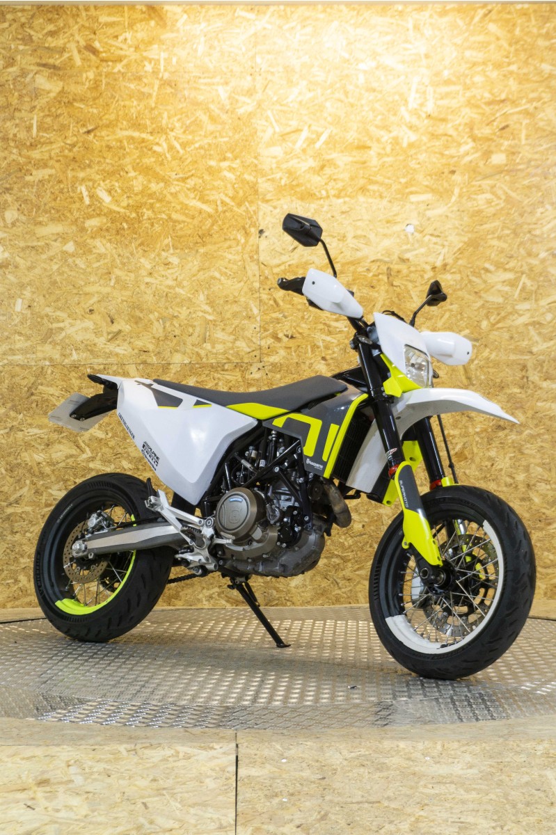 HUSQVARNA 701 Supermoto